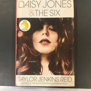 Daisy jones and the six book